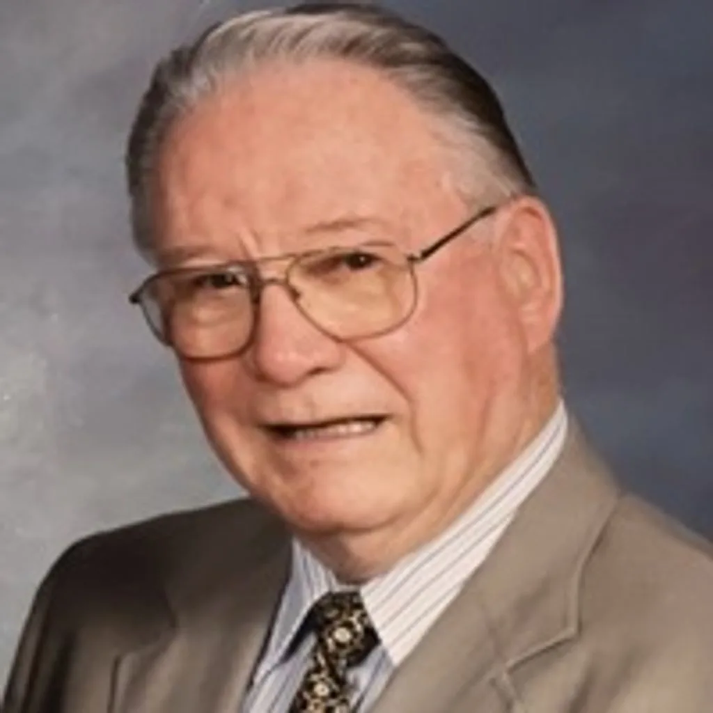 Portrait of Warren Lindbloom