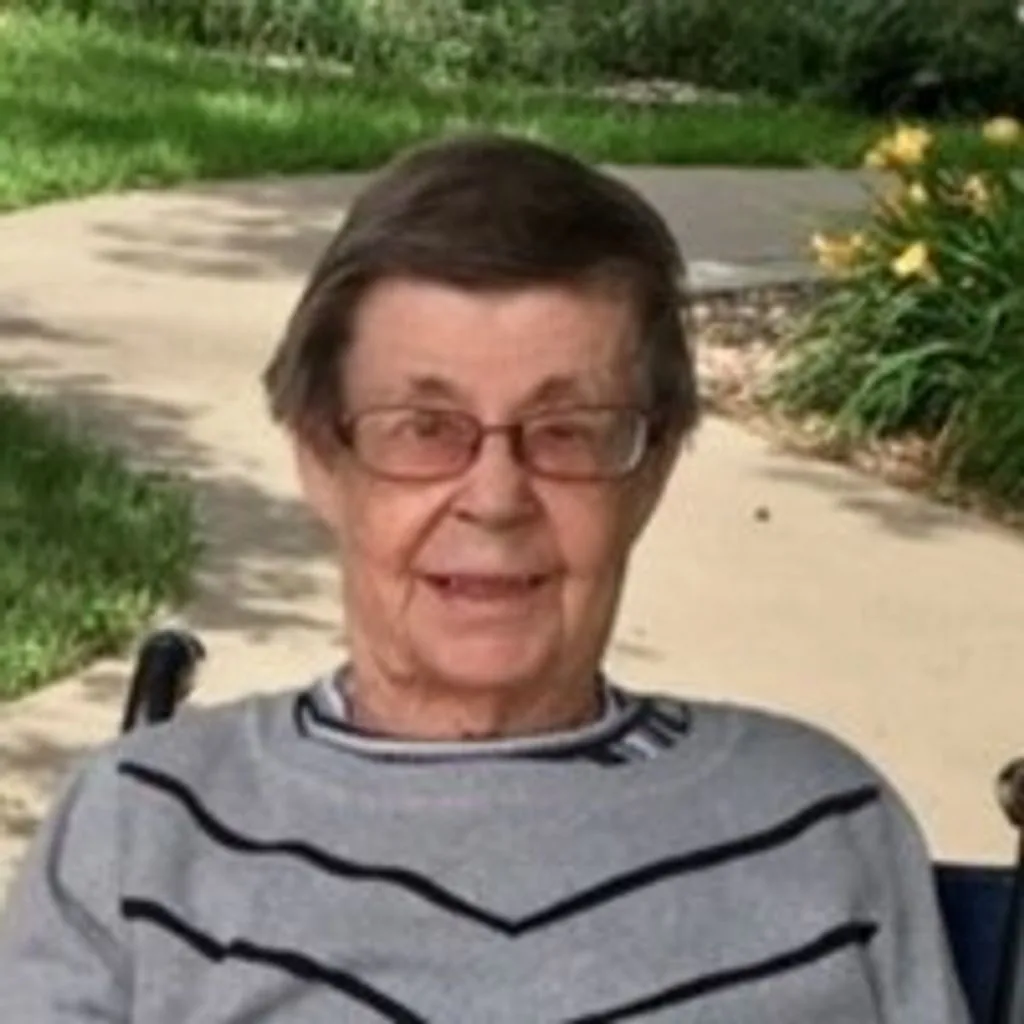 Portrait of Joyce Felsheim-Schrag