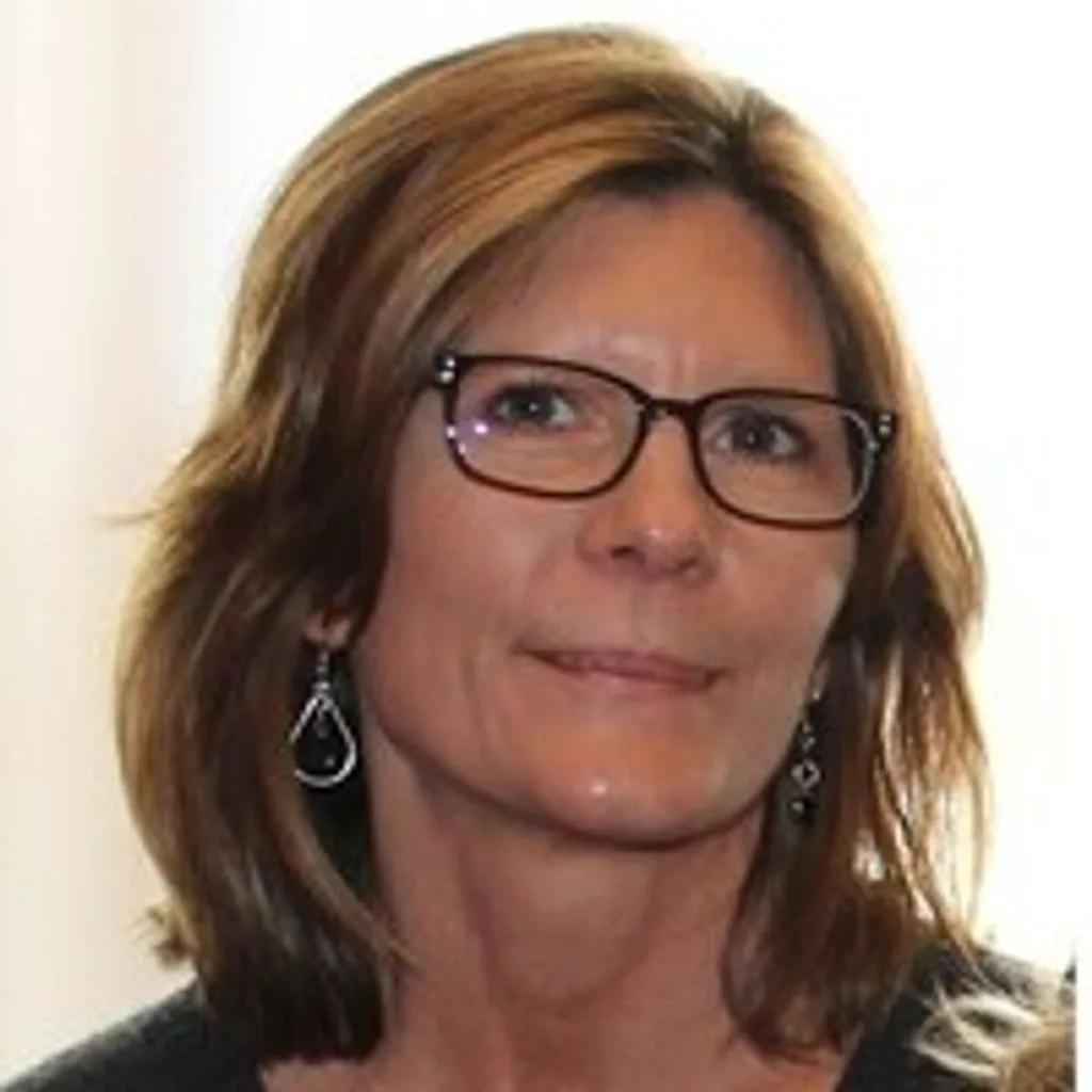 Portrait of Bev Hertel